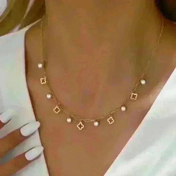 Hollow Clover Moissanite 18k Gold Filled Necklace - Picture 2 of 6